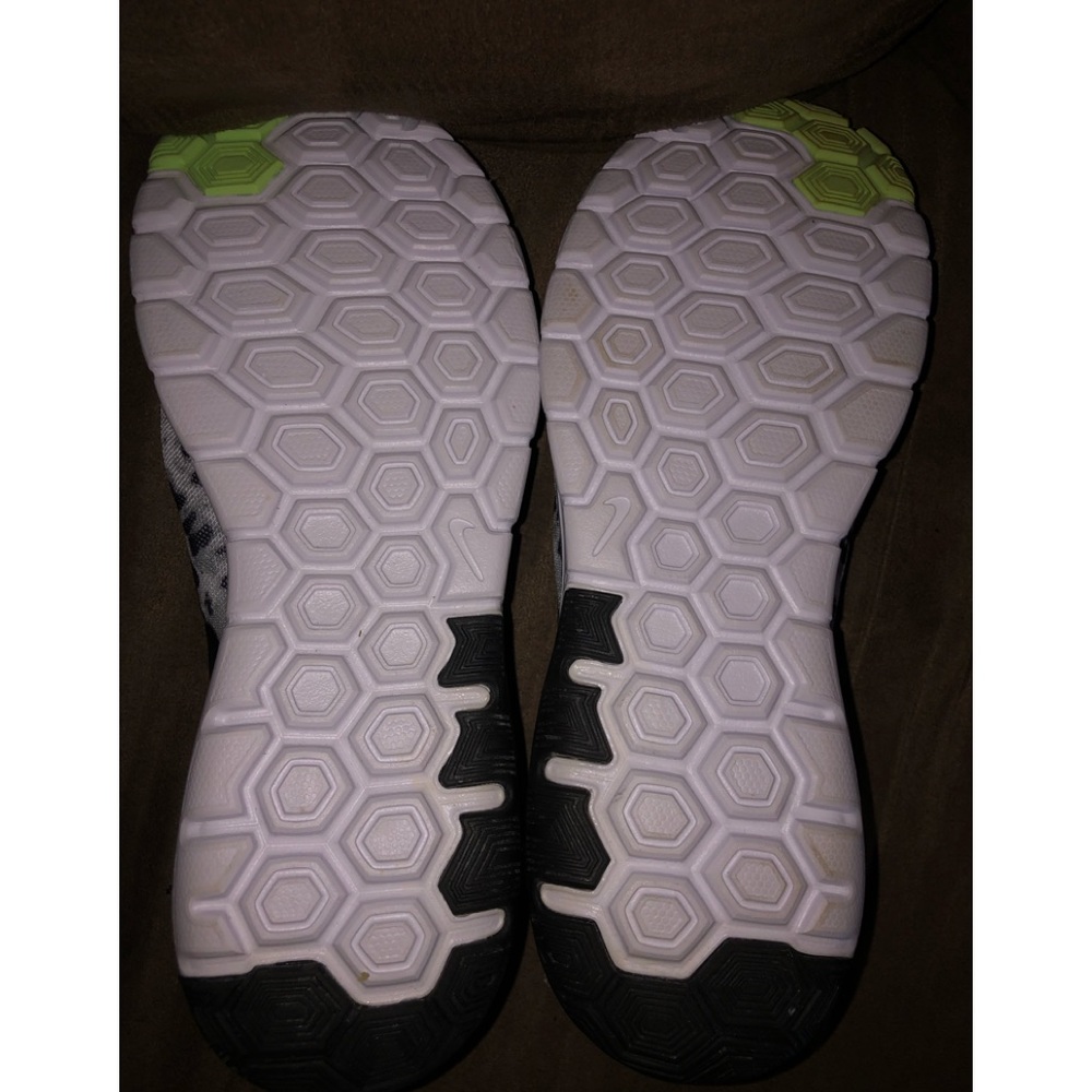 Tennis shoes - Picture 4 of 5